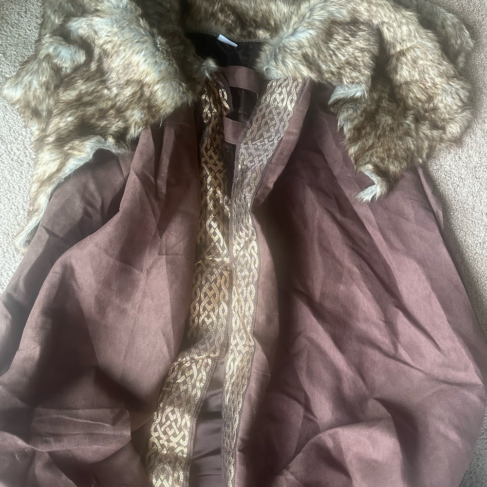Spirit Halloween Baltic Cape OS New - Picture 3 of 5
